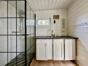A kitchen or kitchenette at Summer cabin in Nesodden open-air bath large terrace