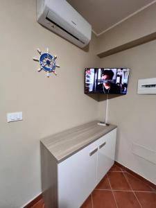 TV a/nebo společenská místnost v ubytování Appartamenti Minturnae Relais