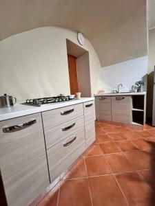 Kuchyň nebo kuchyňský kout v ubytování Appartamenti Minturnae Relais