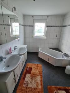 Koupelna v ubytování Ferienwohnung Luise in Steinberg am See