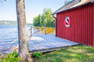 Fotografie z fotogalerie ubytování Ferienhaus auf restaurierter Hofanlage mit eigenem Badesteg, Pizzaofen und zwei Saunen v destinaci Ekshärad