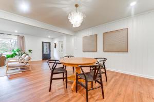 Galería fotográfica de Palmetto Cottage with Fire Pit, Game Table and More! en Fairburn 21 fotos más