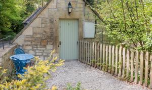 Κήπος έξω από το The Coach House Beautiful Georgian Apartment Wifi and Parking near Bath