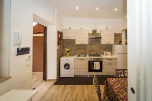 a kitchen with a washer and dryer in a room at Casa Vacanze - Residence Villa Don Salvatore in Agropoli