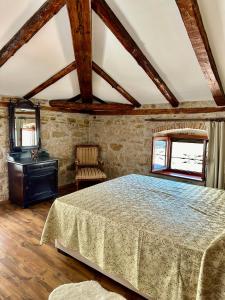 a bedroom with a bed and a desk and a window at Rural Apartments Ritossa in Vižinada