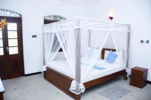 Una cama o camas en una habitación de The Ceylon Lazy Lagoon Mirissa