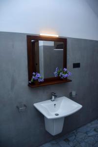 Un baño de The Ceylon Lazy Lagoon Mirissa