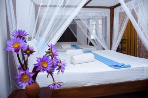 Una cama o camas en una habitación de The Ceylon Lazy Lagoon Mirissa