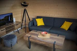 Posedenie v ubytovaní Cottage chaleureux avec Sauna & Jacuzzi