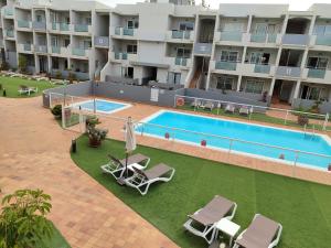 Bazén v ubytovaní Disfruta Sol & Playa en Corralejo I alebo v jeho blízkosti