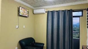TV a/nebo společenská místnost v ubytování Naldorado Executive Villa