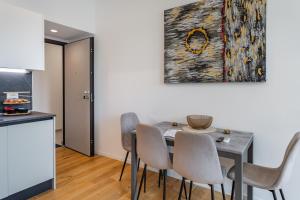 Η κουζίνα ή μικρή κουζίνα στο Moscova Luxury Home +17 φωτογραφίες