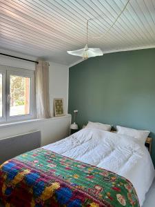 Ένα ή περισσότερα κρεβάτια σε δωμάτιο στο La Belle Vie du Bassin +21 φωτογραφίες