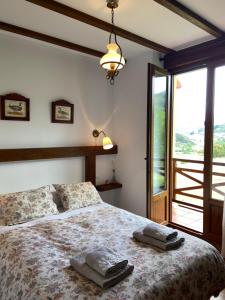 Posteľ alebo postele v izbe v ubytovaní PRECIOSO CHALET JUNTO A POTES CON PISCINA-4 Hab,3 Baños + 36 fotografií
