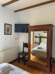 Posteľ alebo postele v izbe v ubytovaní PRECIOSO CHALET JUNTO A POTES CON PISCINA-4 Hab,3 Baños