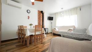 a living room with a table and chairs and a couch at Casa Uly 2 in Riumar