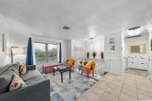 Split Level Duplex Oasis的厨房或小厨房