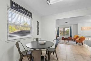 Split Level Duplex Oasis的休息区