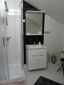 Ένα μπάνιο στο Studio Apartments Korosteljev +99 φωτογραφίες