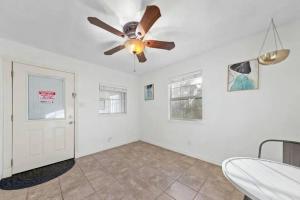 Split Level Duplex Oasis的一间浴室