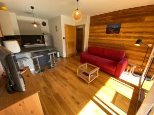 Kuchyňa alebo kuchynka v ubytovaní Appartement contemporain, spacieux et lumineux, dans une résidence calme à Châtel, proche des pistes! - FR-1-693-84 + 8 fotografií