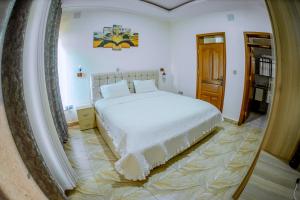 Giường trong phòng chung tại Kigali Wings Apartment 1