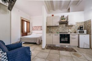 Siracusa Casa Tiche & Selene的厨房或小厨房