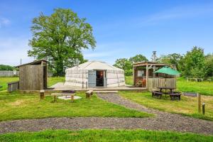 Un jardín fuera de Glamp and Tipple Ltd