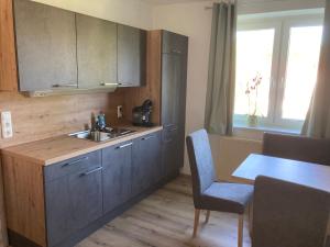 Kuchyň nebo kuchyňský kout v ubytování Ferienwohnung Weissensteiner Steinbach