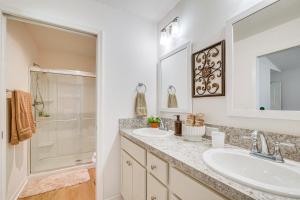O baie la Furnished Lanai and Golf Cart The Villages Home! +18 fotografii
