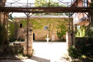 Fotografia z galérie ubytovania Château de Sienne proche Avignon Orange 7 Chambres Piscine Rivière v destinácii Chusclan