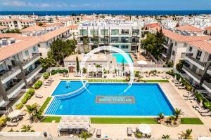 Bazén v ubytování NEW 2BR Townhouse in Luxury Resort Pool & Beach nebo v jeho okolí