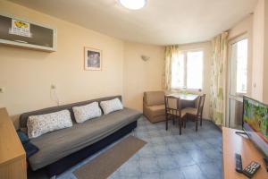 Μια τηλεόραση ή/και κέντρο ψυχαγωγίας στο SUMMER LAZUR - Sunny Flat with 2 separate rooms