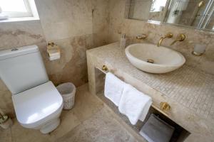 Bagno di Coastal View House
