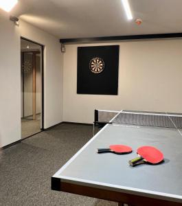 Attrezzature per ping pong presso Bio Design Appartements DAS GRAUE SCHAF - Kärnten Card im Sommer inklusive o nelle vicinanze