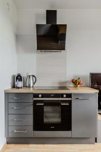Kuchyňa alebo kuchynka v ubytovaní Apartament Ostrobramska - Praga Południe