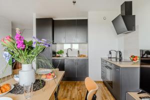 Kuchyňa alebo kuchynka v ubytovaní Apartament Ostrobramska - Praga Południe