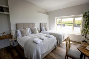 Letto o letti in una camera di Coastal View House