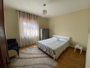 a bedroom with a bed and a rug at Happy Host by YV in Borgomanero