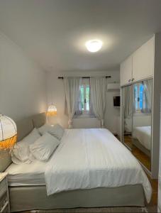 a bedroom with a large white bed in a room at Sarwnisland in Lagonissi