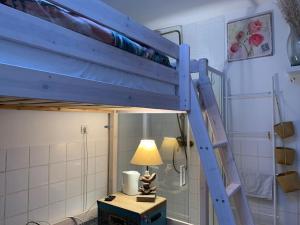 Ένα ή περισσότερα κρεβάτια σε δωμάτιο στο Paris Studio Rose & Stouring