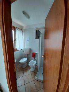 a bathroom with a toilet and a sink at Alloggio agrituristico Zambon in Vedelago +15 photos