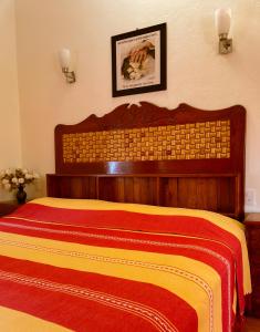 Un pat sau paturi într-o cameră la Casa de huéspedes "Elim"