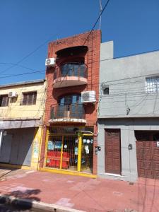 a brick building with a balcony on the side of it at Departamento Céntrico in Posadas