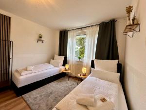 Ένα ή περισσότερα κρεβάτια σε δωμάτιο στο CozyHome Zwenkauer See +35 φωτογραφίες