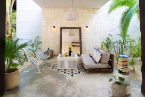 Posezení v ubytování Lula Tulum, a Small Luxury Hotel