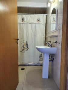 Ένα μπάνιο στο Carillo Apartment