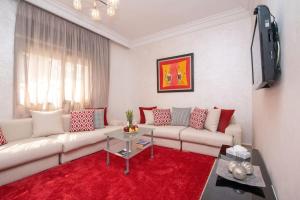 Ruang duduk di 2 mins to Agadir Beach & Attractions