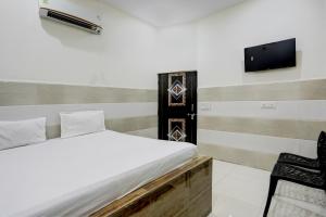 Postel nebo postele na pokoji v ubytování Hotel O YOUR RESIDENCY