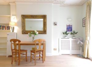 Gallery image of Covent Garden Superior Two Bedroom Aparment on Strand in London